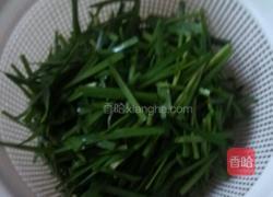 猪红焖韭菜的做法图解1