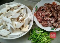 杏鮑菇炒臘腸的做法圖解1