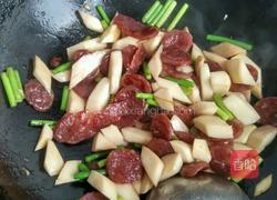 杏鮑菇炒臘腸的做法圖解4