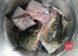 黄焖草鱼的做法图解1