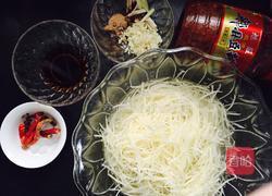 香辣凉拌土豆丝的做法图解1