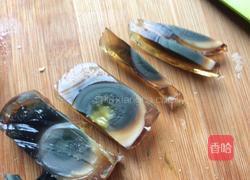 松花蛋拌豆腐的做法图解3