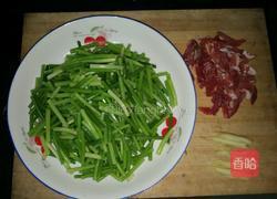 蒜苔炒肉的做法图解1