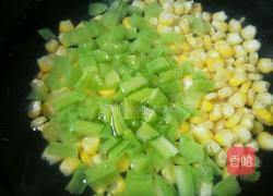 莴笋玉米炒肉丁的做法图解4