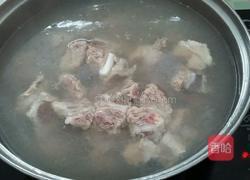 排骨山药汤的做法图解1