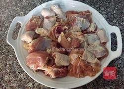 土豆炖鸡块的做法图解2
