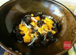 洋葱木耳炒土鸡蛋的做法图解7