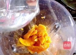 鲜榨芒果汁的做法图解5