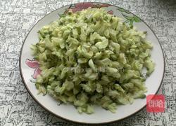 槐花肉末饼的做法图解1