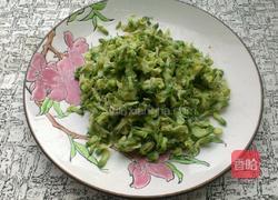 槐花肉末饼的做法图解2