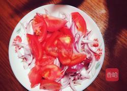 凉拌西红柿洋葱丝的做法图解1