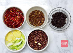 辣子鸡块的做法图解1