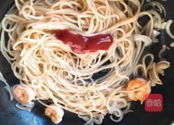 黑胡椒虾肉意大利面的做法图解6
