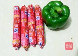 青椒炒火腿的做法图解1