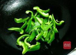 青椒炒火腿的做法图解3
