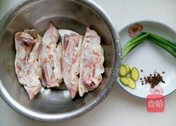 猪蹄炖花生的做法图解1