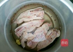 猪蹄炖花生的做法图解2