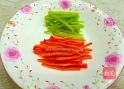 洋葱拌木耳的做法图解2