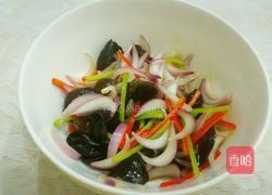 洋葱拌木耳的做法图解7