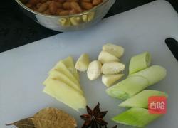 花生炖猪蹄的做法图解6