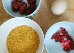 蛋黄小米粥的做法图解1