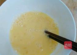 蛋黄小米粥的做法图解3