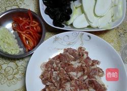 茭白木耳炒肉的做法图解3