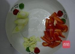 香菇西芹炒肉的做法图解1