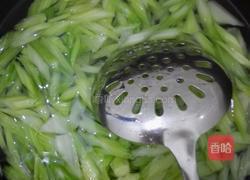 香菇西芹炒肉的做法图解5