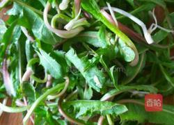 婆婆丁肉水饺的做法图解1