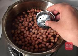 水煮五香花生米的做法图解3