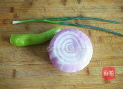 凉拌洋葱的做法图解1