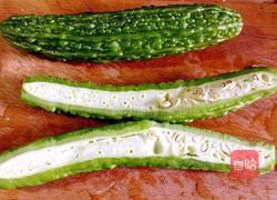 糖醋拌苦瓜的做法图解2