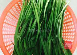 猪肉韭菜馅饺子的做法图解1