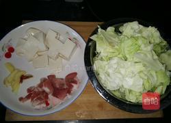 白菜炖豆腐的做法图解1