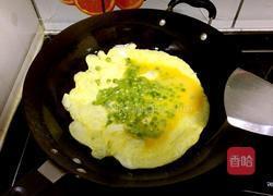 豌豆炒鸡蛋的做法图解2