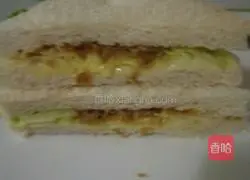 Illustration of how to make egg and meat floss sandwich 9