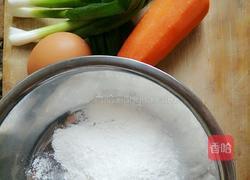 胡萝卜蛋饼的做法图解1