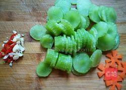 清炒莴笋片的做法图解2