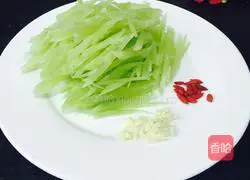Illustration of how to make stir-fried lettuce 2
