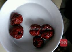 银耳红枣汤的做法图解2