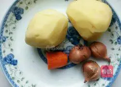 Illustration of how to make egg and potato silk cakes 1