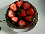巧克力淋酱草莓蛋糕的做法[图]