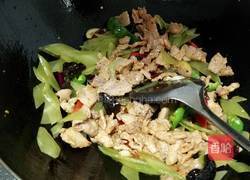 莴苣炒肉的做法图解9