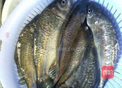 红烧小鲫鱼的做法图解1