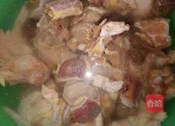 土豆炖土鸡的做法图解1