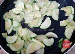 西葫芦炒鸡蛋的做法图解10