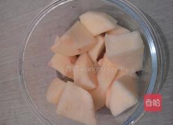 牛奶苹果汁的做法图解2