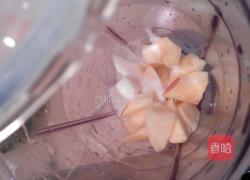 牛奶苹果汁的做法图解3