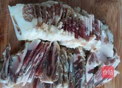 腊肉炒西兰花的做法图解1